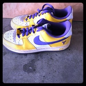 Lakers Nike tennis shoes (size 7)